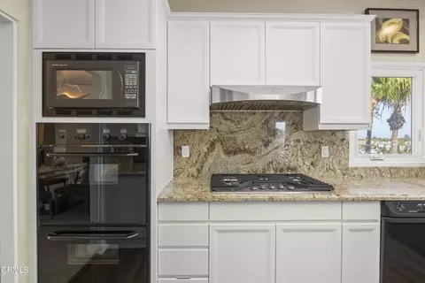 Kitchen - 4252 Harbour Island Ln, Oxnard, CA 93035 photo 4 of 5