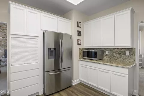 Kitchen - 4252 Harbour Island Ln, Oxnard, CA 93035 photo 5 of 5
