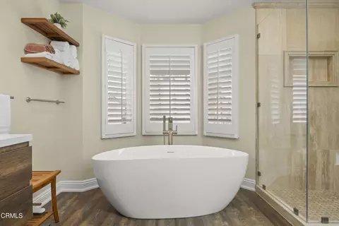 Bath - 4252 Harbour Island Ln, Oxnard, CA 93035 photo 2 of 6