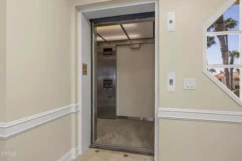 Entry Way - 4252 Harbour Island Ln, Oxnard, CA 93035 photo 3 of 5