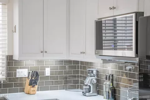 Kitchen - 544 Nile River Dr, Oxnard, CA 93036 photo 4 of 10