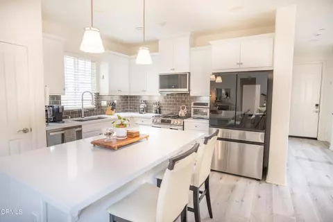 Kitchen - 544 Nile River Dr, Oxnard, CA 93036 photo 1 of 10