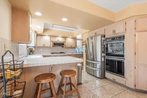Kitchen - 1600 Holly Ave, Oxnard, CA 93036 photo 3 of 6