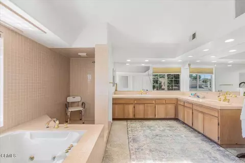 Bath - 1600 Holly Ave, Oxnard, CA 93036 photo 5 of 5