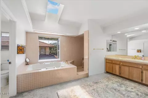 Bath - 1600 Holly Ave, Oxnard, CA 93036 photo 3 of 5