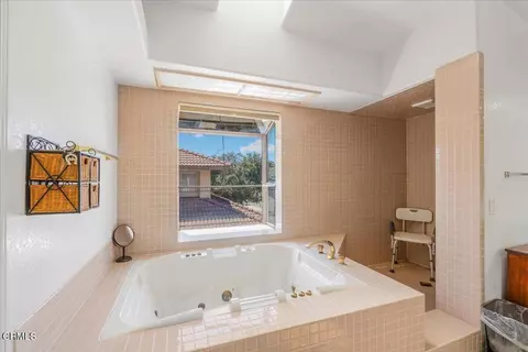 Bath - 1600 Holly Ave, Oxnard, CA 93036 photo 4 of 5