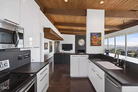 Kitchen - 1447 N Foothill Rd, Ojai, CA 93023 photo 2 of 2