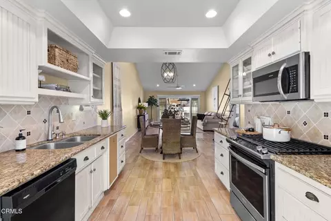 Kitchen - 4620 Falkirk Bay, Oxnard, CA 93035 photo 4 of 4