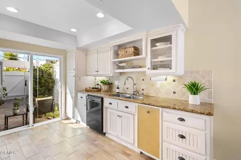 Kitchen - 4620 Falkirk Bay, Oxnard, CA 93035 photo 2 of 4