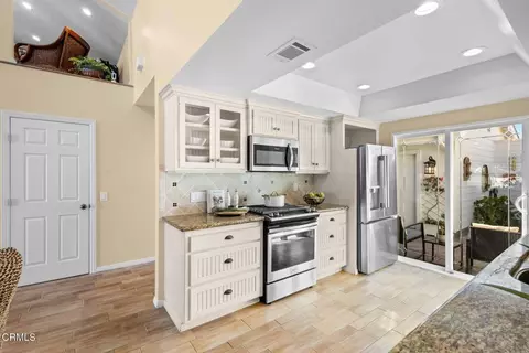 Kitchen - 4620 Falkirk Bay, Oxnard, CA 93035 photo 3 of 4