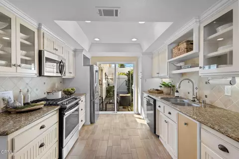 Kitchen - 4620 Falkirk Bay, Oxnard, CA 93035 photo 1 of 4