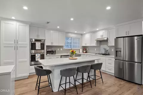 23820 Hartland St, Los Angeles, CA 91307
