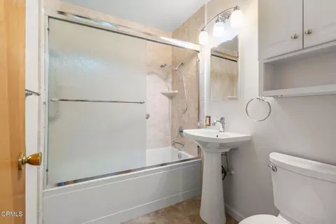 Bath - 25 Hill St, Oak View, CA 93022 photo 1 of 2