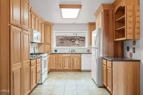 Kitchen - 25 Hill St, Oak View, CA 93022 photo 1 of 1