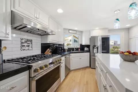 Kitchen - 126 Malibu Ave, Oxnard, CA 93035 photo 3 of 6