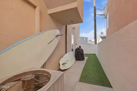 Exterior - 126 Malibu Ave, Oxnard, CA 93035 photo 8 of 10