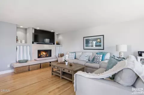 Living - 126 Malibu Ave, Oxnard, CA 93035 photo 3 of 5