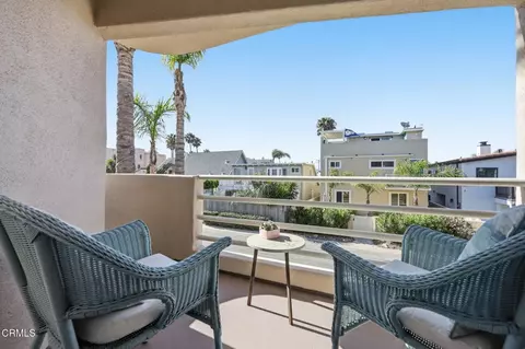 Exterior - 126 Malibu Ave, Oxnard, CA 93035 photo 2 of 10
