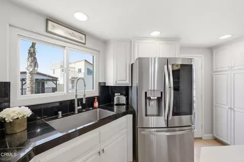Kitchen - 126 Malibu Ave, Oxnard, CA 93035 photo 5 of 6