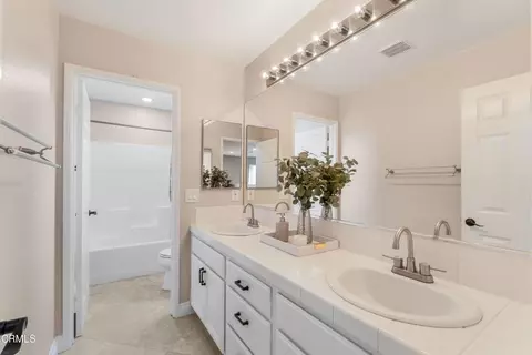 Bath - 341 Huerta St, Oxnard, CA 93030 photo 3 of 4