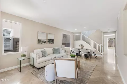 Living - 341 Huerta St, Oxnard, CA 93030 photo 1 of 3