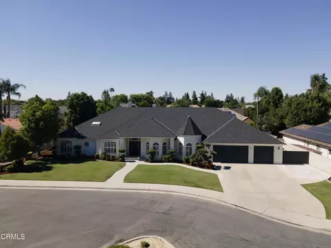 9100 Saint Cloud Ln, Bakersfield, CA 93311