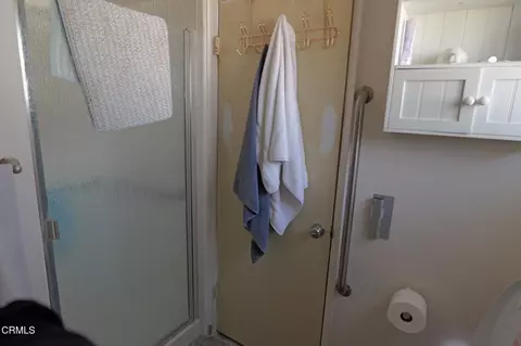 Bath - 1707 Hedon Cir, Camarillo, CA 93010 photo 2 of 5