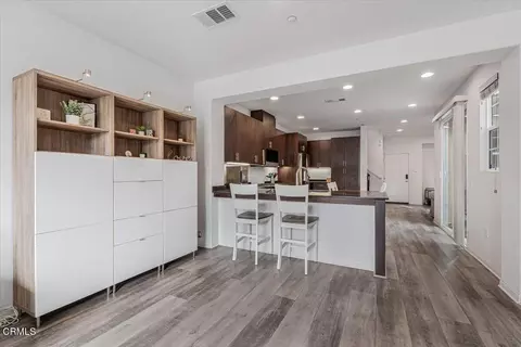 Entry Way - 3027 N Oxnard Blvd, Oxnard, CA 93036 photo 2 of 8