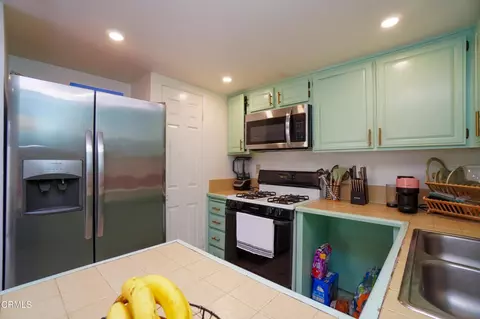Kitchen - 2077 E Bard Rd, Oxnard, CA 93033 photo 3 of 3