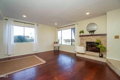Living - 2077 E Bard Rd, Oxnard, CA 93033 photo 1 of 4