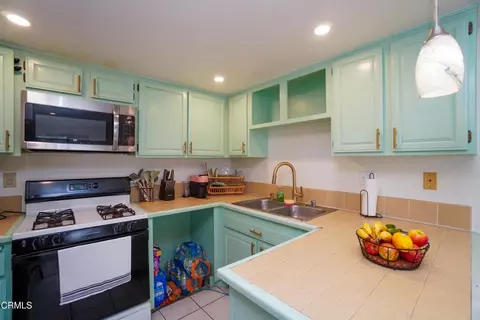 Kitchen - 2077 E Bard Rd, Oxnard, CA 93033 photo 2 of 3