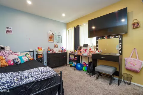Bedroom - 2077 E Bard Rd, Oxnard, CA 93033 photo 2 of 2