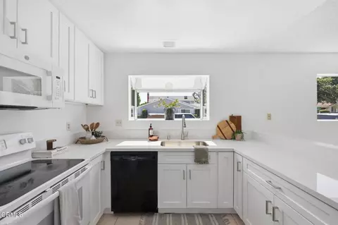 Kitchen - 3440 Huerta Ct, Camarillo, CA 93010 photo 3 of 5