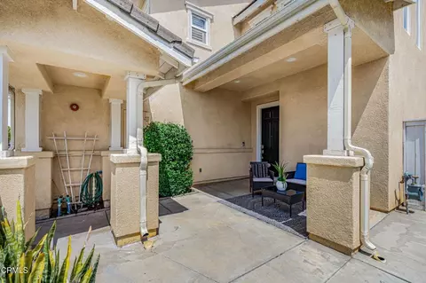 Exterior - 1117 Vaquero Dr, Oxnard, CA 93030 photo 2 of 9