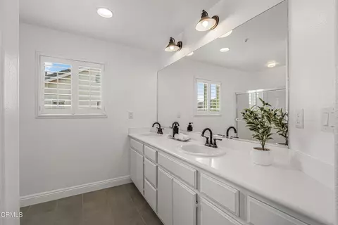 Bath - 1117 Vaquero Dr, Oxnard, CA 93030 photo 4 of 5