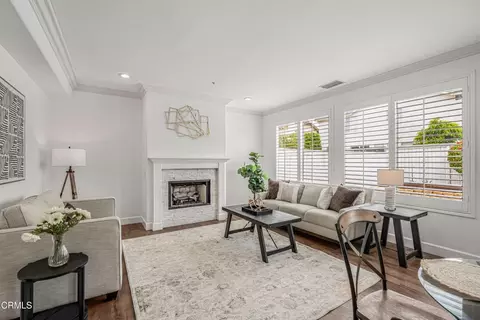 Living - 1117 Vaquero Dr, Oxnard, CA 93030 photo 2 of 2