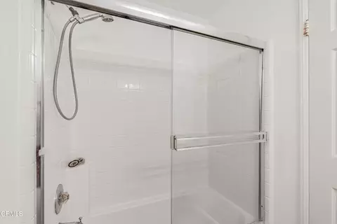 Bath - 1117 Vaquero Dr, Oxnard, CA 93030 photo 2 of 5