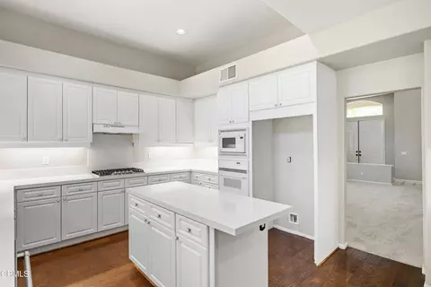 Kitchen - 508 Via Marquesa, Camarillo, CA 93012 photo 3 of 4