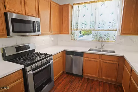 Kitchen - 2323 Shakespeare Dr, Oxnard, CA 93033 photo 2 of 3