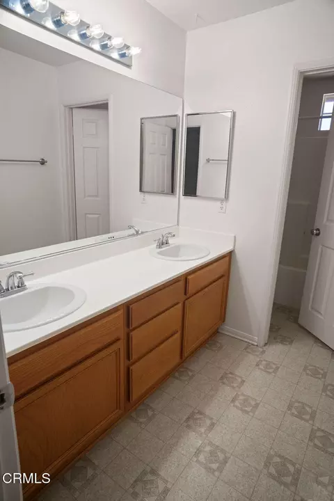 Bath - 2323 Shakespeare Dr, Oxnard, CA 93033 photo 5 of 6