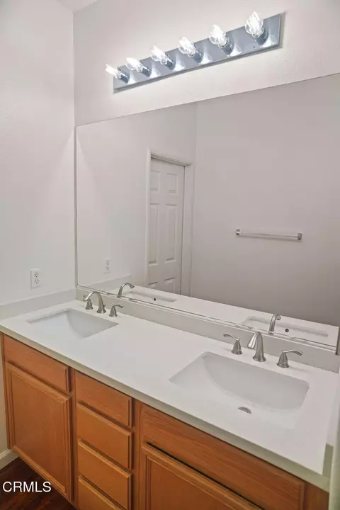 Bath - 2323 Shakespeare Dr, Oxnard, CA 93033 photo 2 of 6