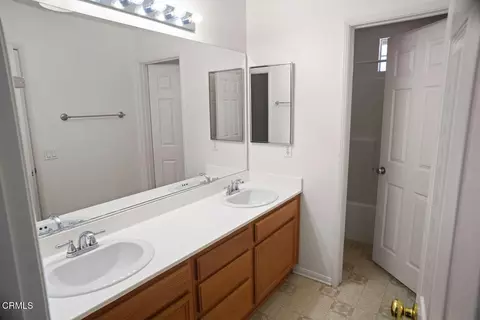 Bath - 2323 Shakespeare Dr, Oxnard, CA 93033 photo 4 of 6