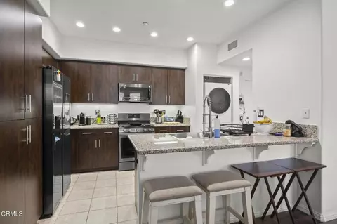 Kitchen - 351 Riverpark #301, Oxnard, CA 93036 photo 3 of 3