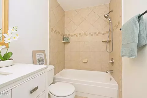 Bath - 610 Hillcrest Dr, Camarillo, CA 93012 photo 2 of 4
