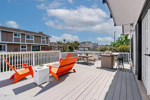 Exterior - 3960 W Hemlock St, Oxnard, CA 93035 photo 2 of 5