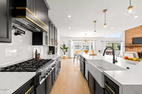 Kitchen - 3960 W Hemlock St, Oxnard, CA 93035 photo 4 of 5