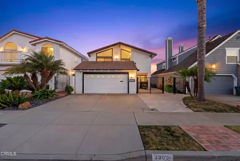 Exterior - 3960 W Hemlock St, Oxnard, CA 93035 photo 1 of 5