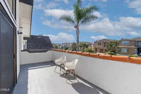 Exterior - 3960 W Hemlock St, Oxnard, CA 93035 photo 5 of 5