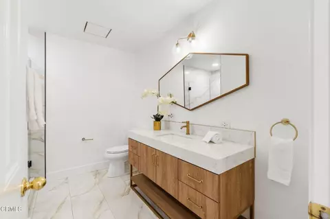 Bath - 3960 W Hemlock St, Oxnard, CA 93035 photo 1 of 4