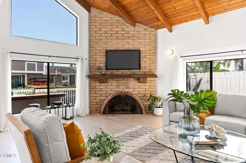 Living - 3960 W Hemlock St, Oxnard, CA 93035 photo 1 of 3